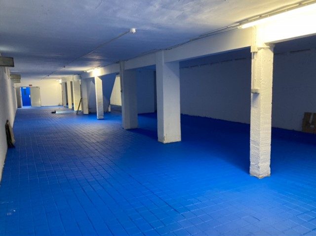 fabricacion alquiler trasteros marca Trasteroseguro módulos obra empezada sin puertas
